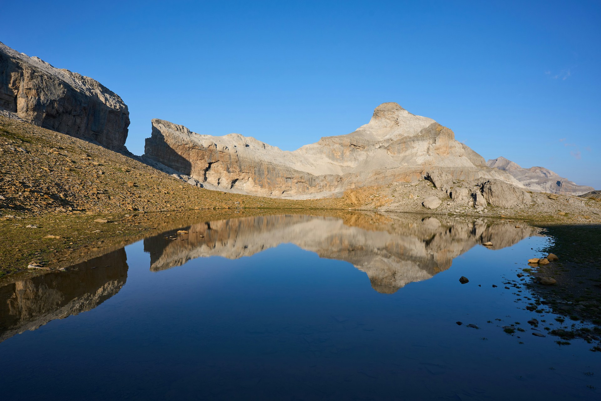 מדוע הליכה בפירנאים חשה כדמתק יותר מפעם באלפים בישראל