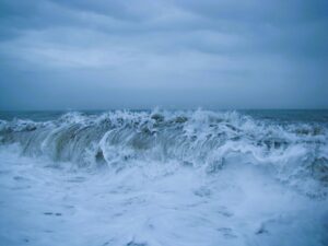 הא UNESCO מזהירה: הסיכון ל tsunami בים התיכון עולה – חשש לאסון גדול