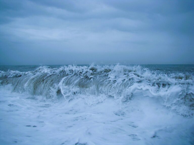 הא UNESCO מזהירה: הסיכון ל tsunami בים התיכון עולה – חשש לאסון גדול