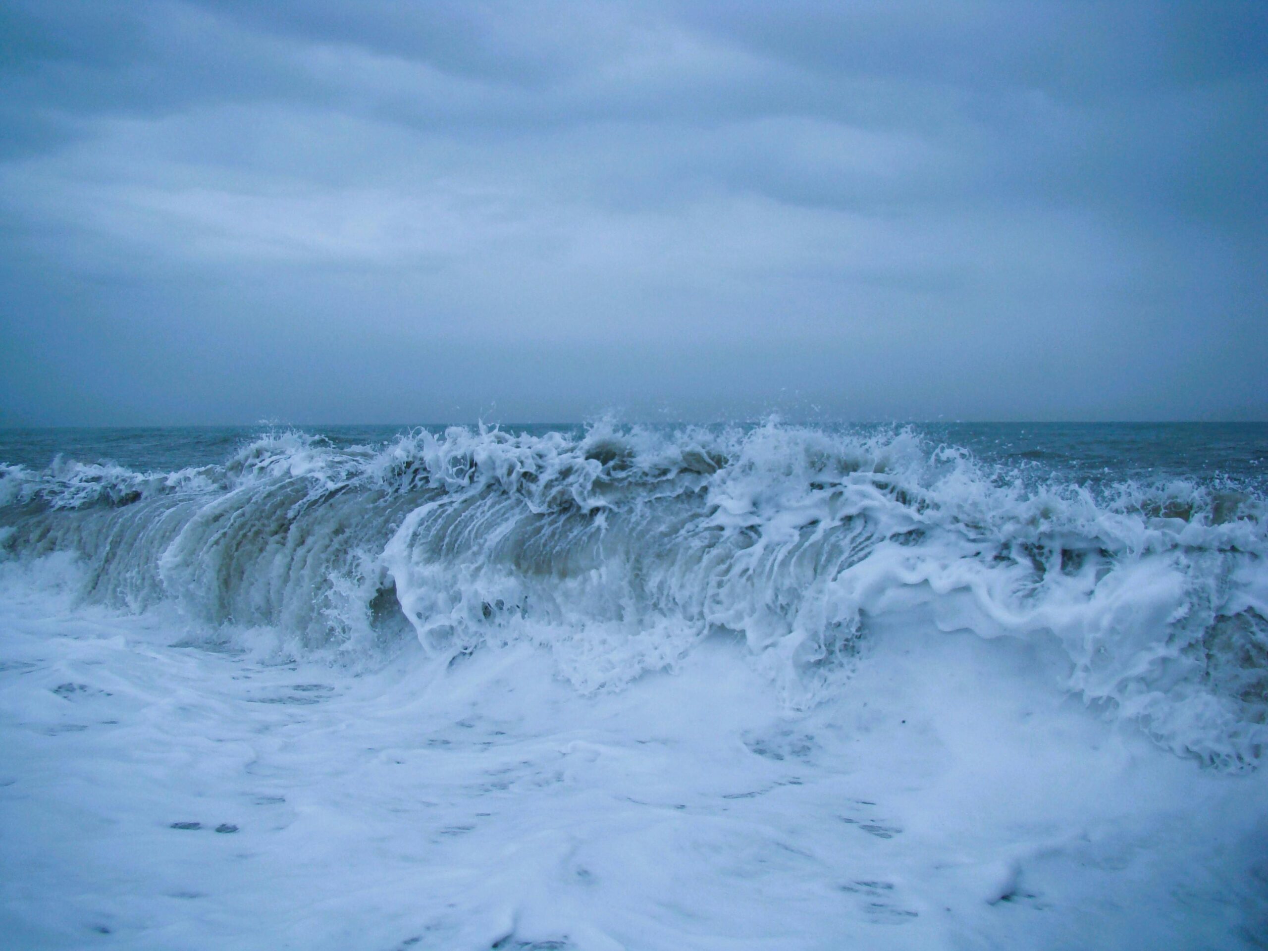 הא UNESCO מזהירה: הסיכון ל tsunami בים התיכון עולה – חשש לאסון גדול