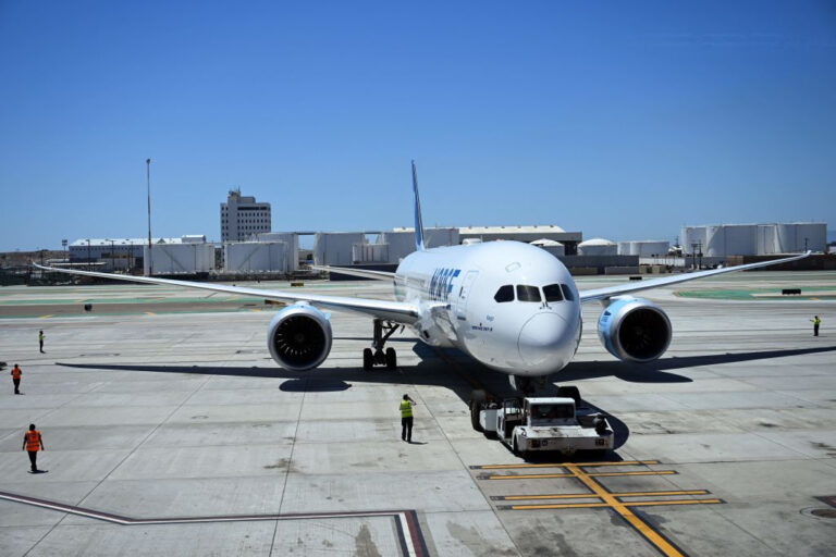 הבואינג 787 דריםליינר הראשון נחת סוף סוף באנטארקטיקה למרות המסלול המושלג