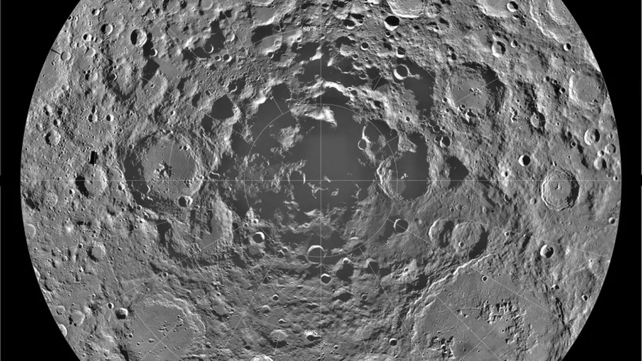 נאס"א וביטסייב משחררות מודל בינה מלאכותית חינם לזיהוי מקומות אחרונים שיכולים לשמור על קרח near קוטב הירח