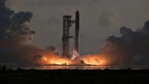 סטארשיפ של SpaceX משיג לראשונה את המסלול ומפרוס 26 לווייני Starlink לפני סיום הטיסה