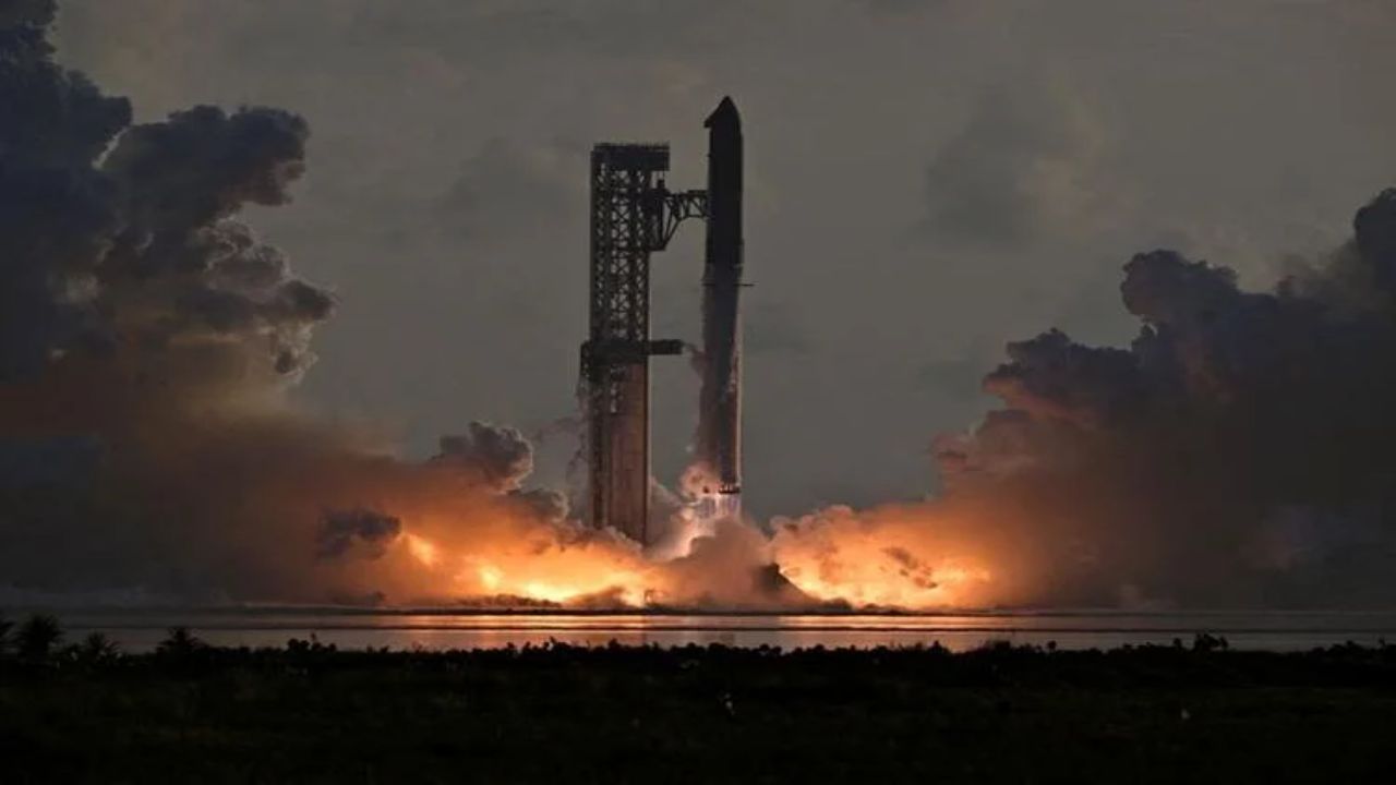 סטארשיפ של SpaceX משיג לראשונה את המסלול ומפרוס 26 לווייני Starlink לפני סיום הטיסה